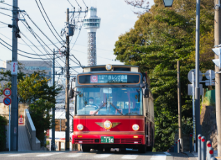 写真:横浜観光スポット周遊バス　あかいくつ