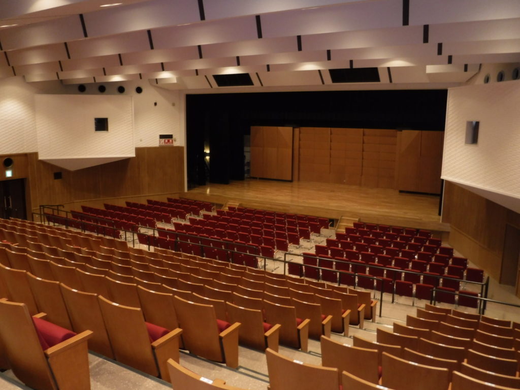 緑公会堂の画像02